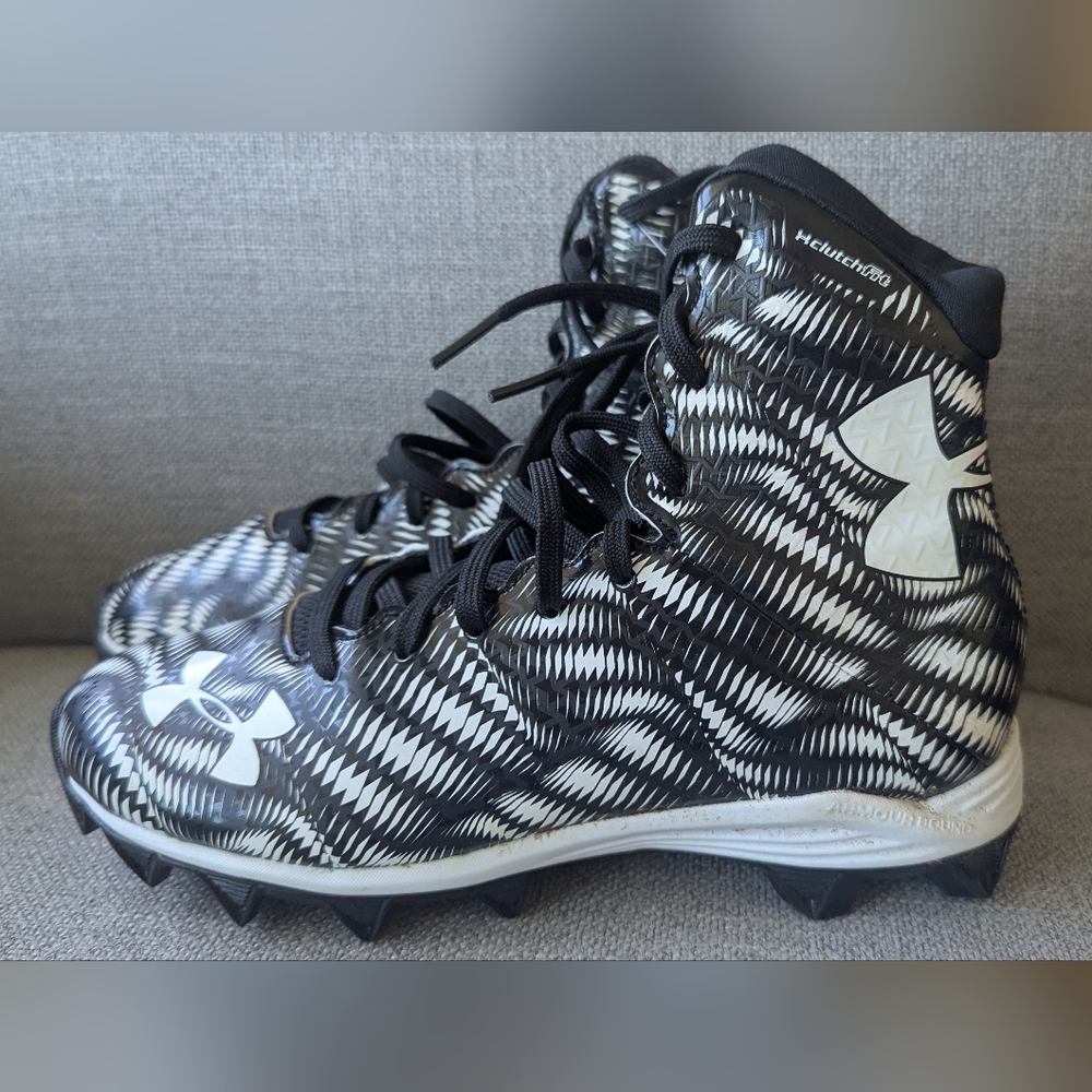 Under Armour Black and White Sneakers with Dynamic Design
